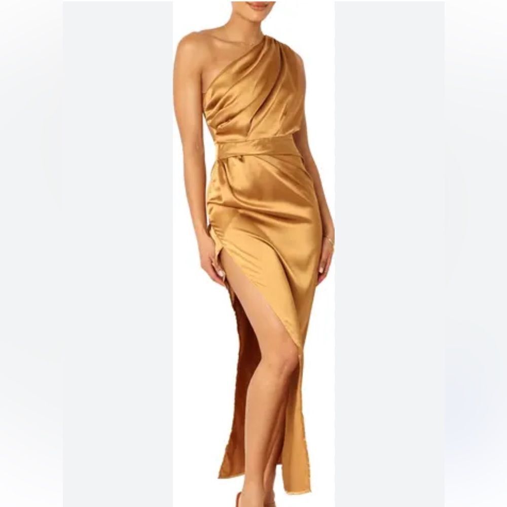 Petal & Pup
Nadia One-Shoulder Satin Maxi Dress
AC6